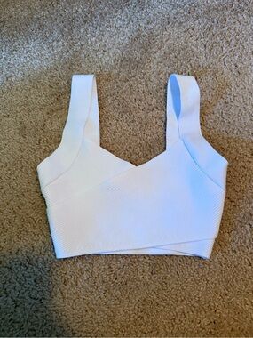 Aritzia Babaton White Ribbed Cropped Tank